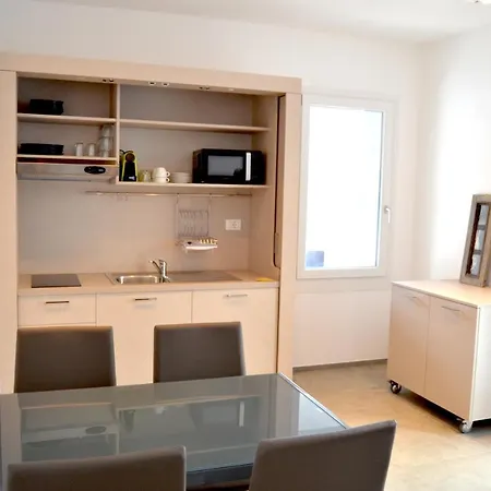 Darsena Ar Holiday Home Апартаменты Пескьера-дель-Гарда