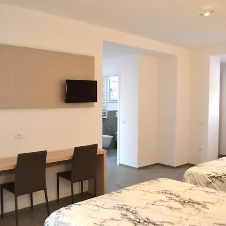 Darsena Ar Holiday Home * Пескьера-дель-Гарда
