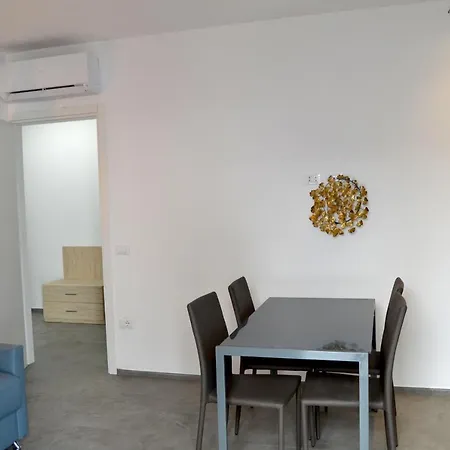 Darsena Ar Holiday Home * Пескьера-дель-Гарда