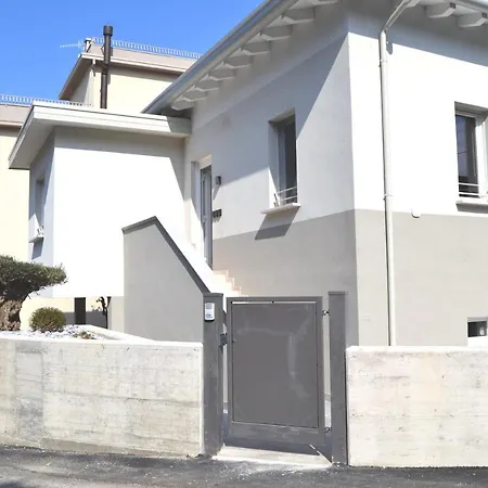 Darsena Ar Holiday Home Пескьера-дель-Гарда
