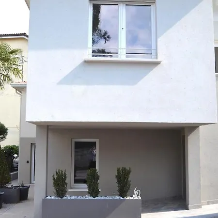 Darsena Ar Holiday Home * Пескьера-дель-Гарда